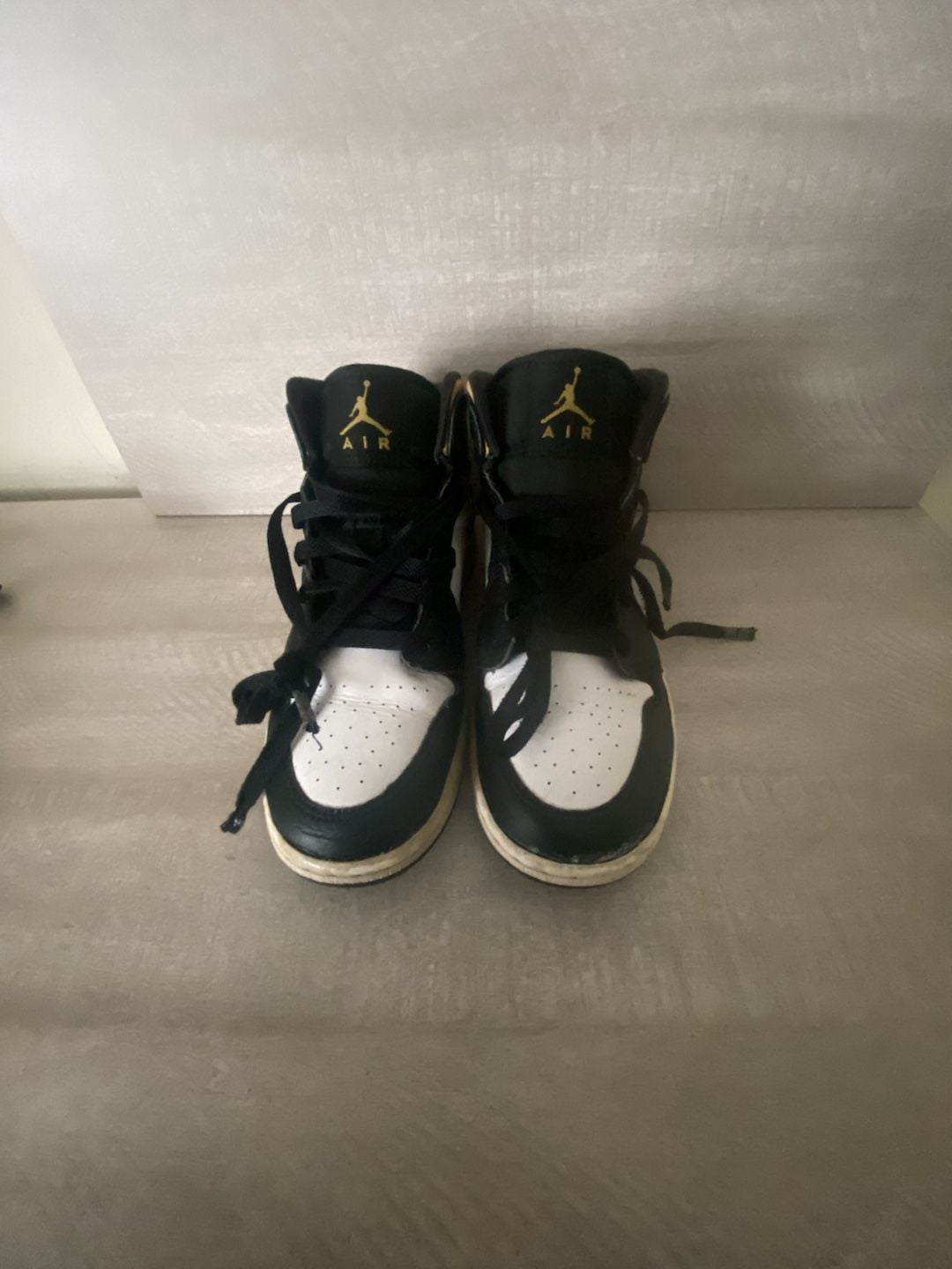 Nike Air Jordan 1 Mid Size 4.5Y White Pollen Black Gold 4