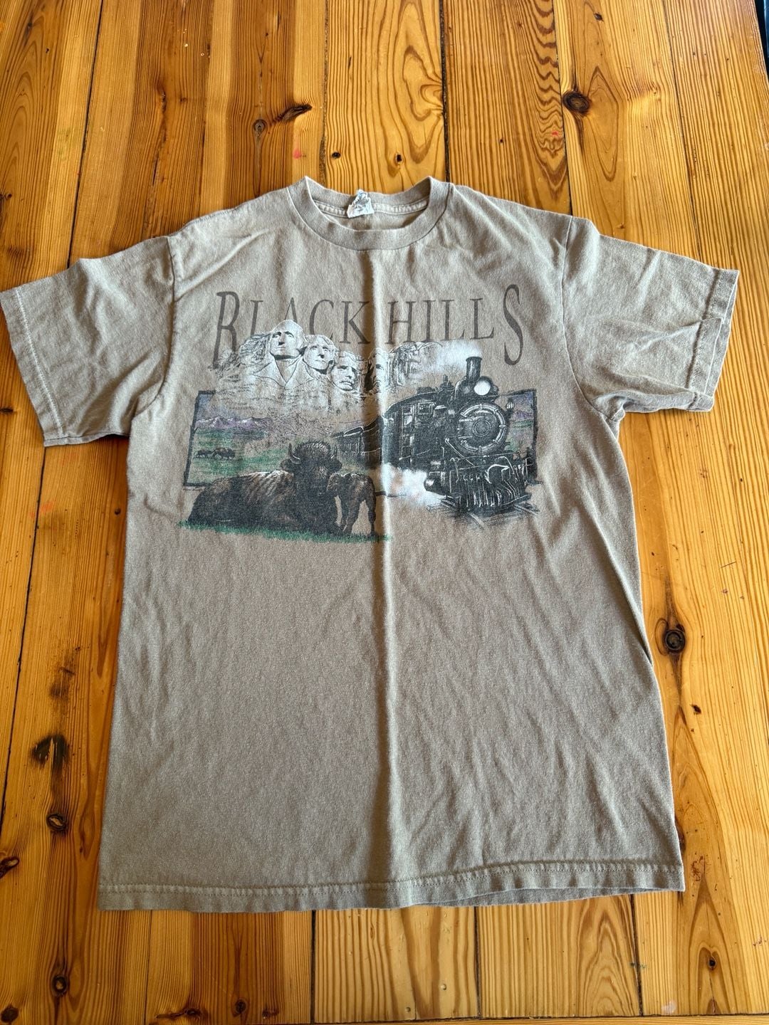 Black Hills Mount Rushmore Graphic T-Shirt Size M Tan Preshrunk Cotton 2