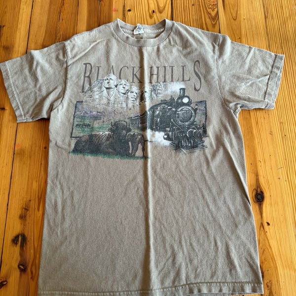 Black Hills Mount Rushmore Graphic T-Shirt Size M Tan Preshrunk Cotton