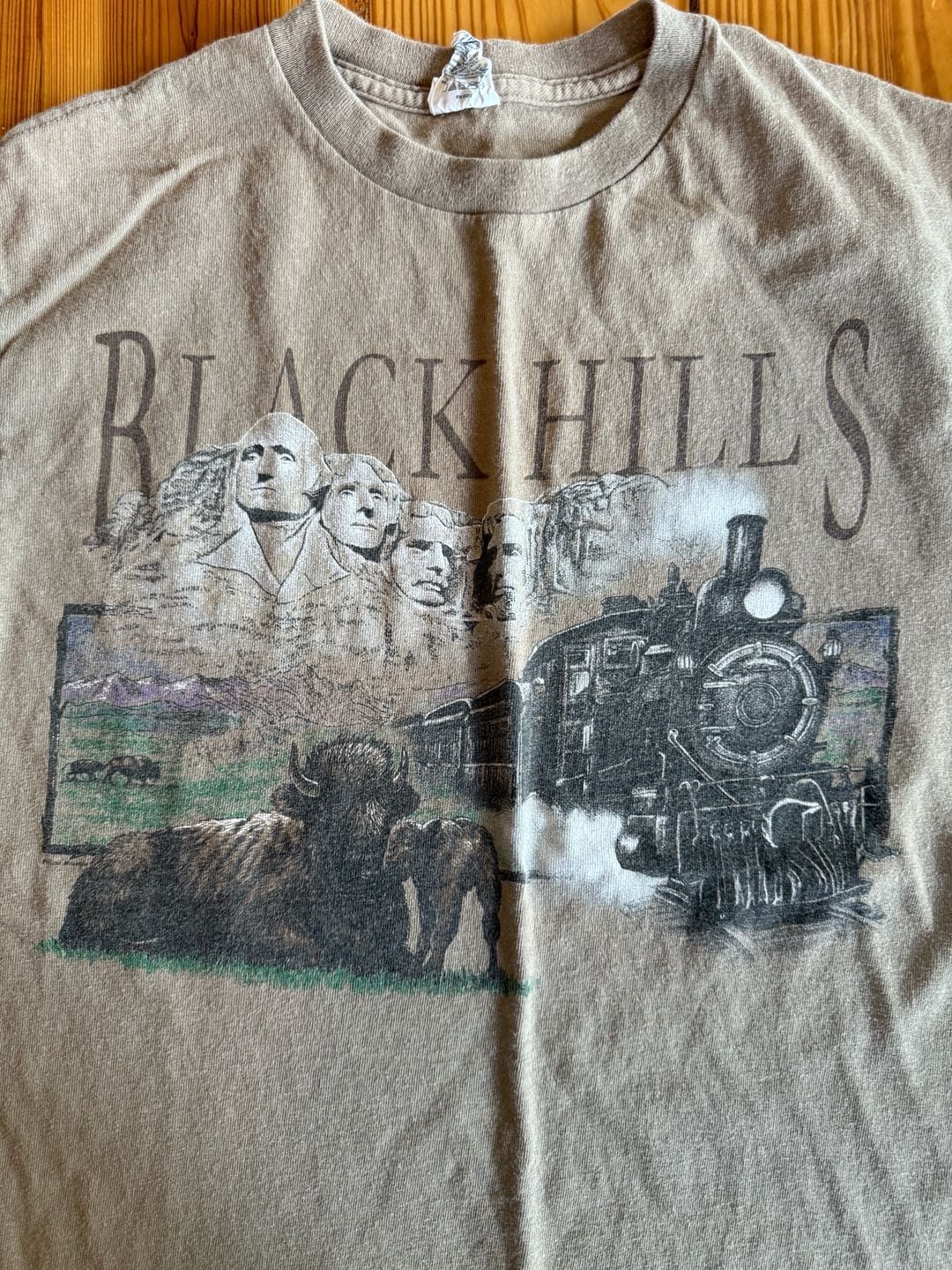 Black Hills Mount Rushmore Graphic T-Shirt Size M Tan Preshrunk Cotton 3