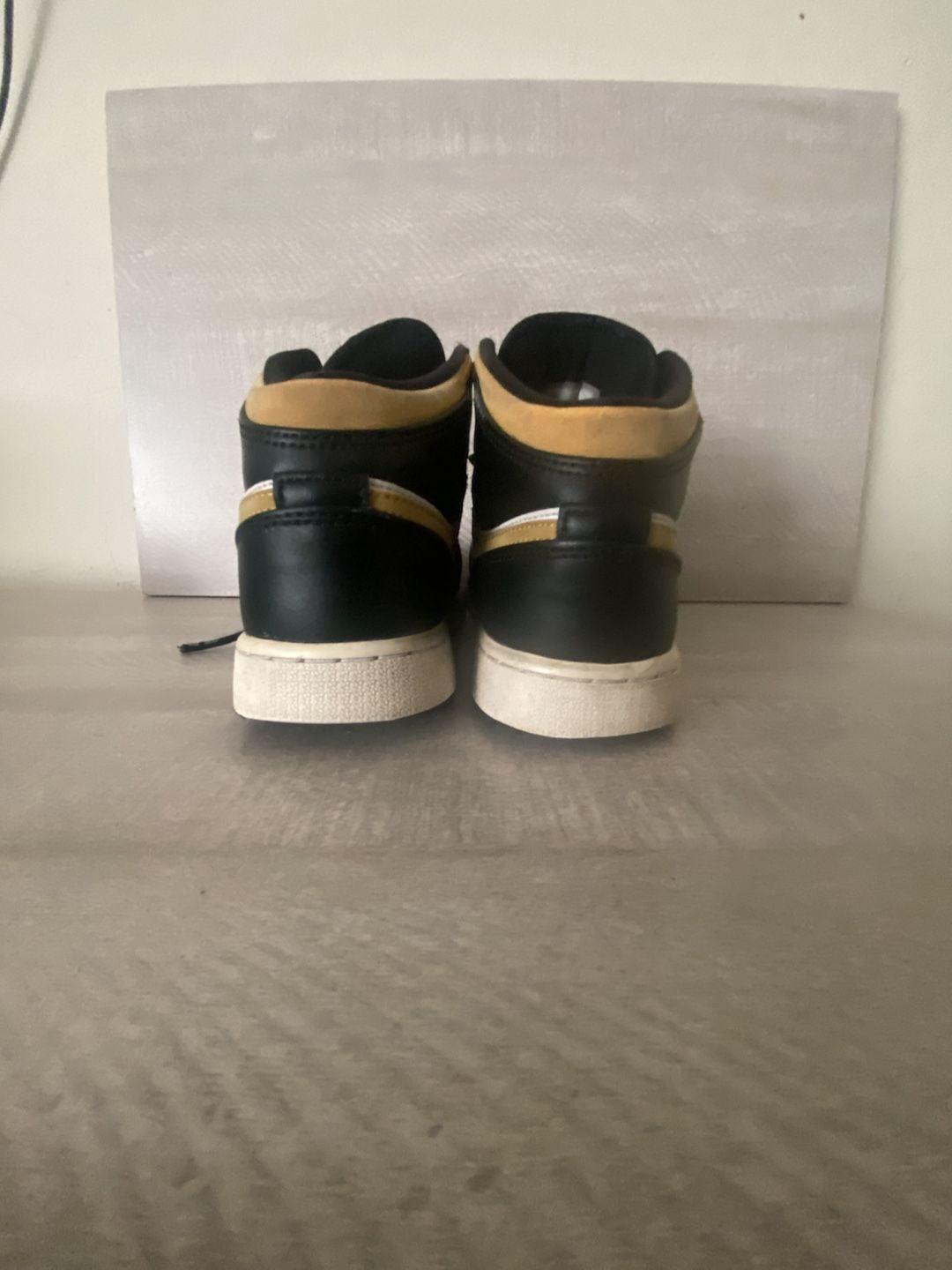 Nike Air Jordan 1 Mid Size 4.5Y White Pollen Black Gold 5