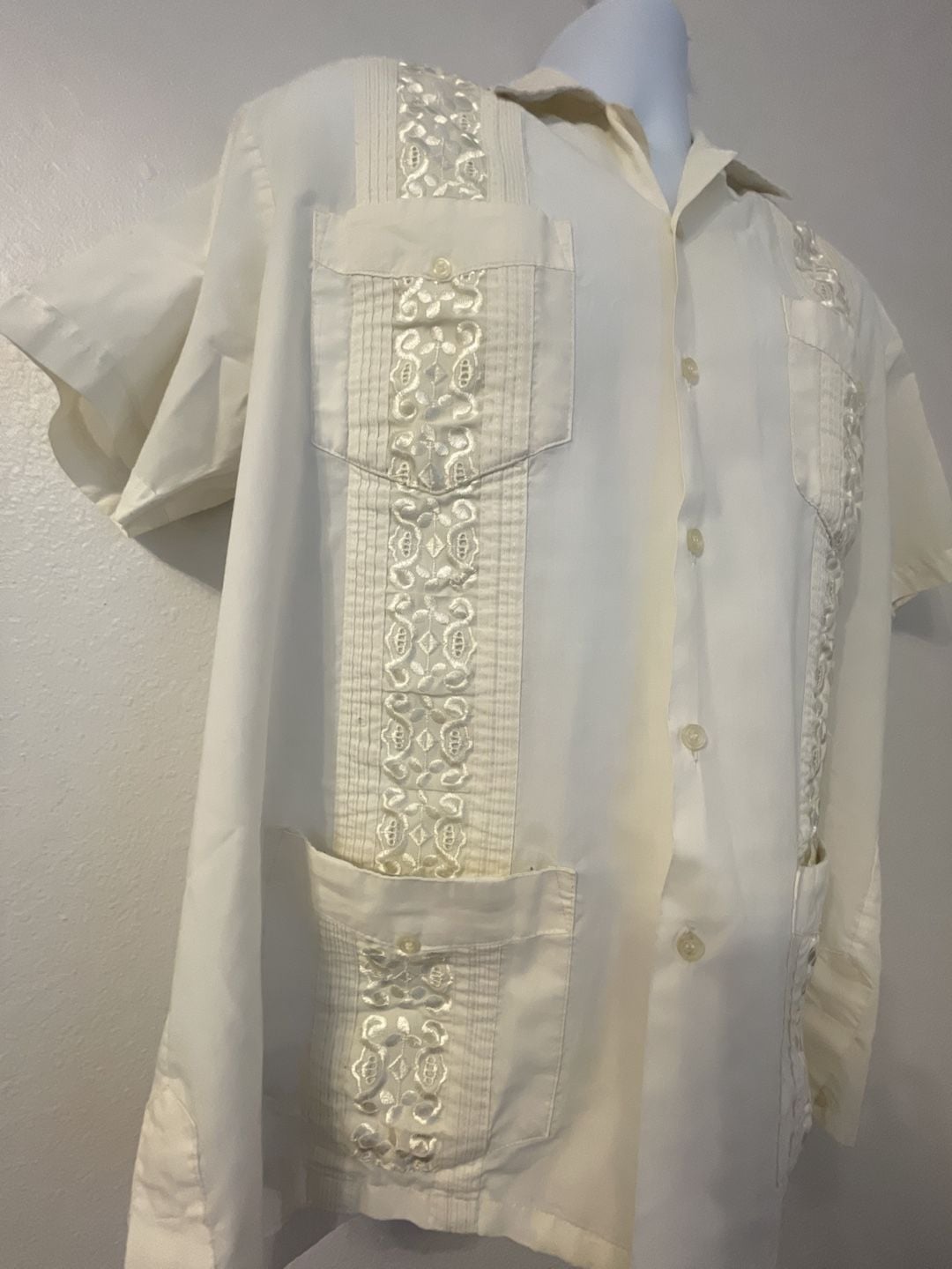 Size L White Embroidered Short Sleeve Button Up
Event
Party
Wedding
Pockets 3