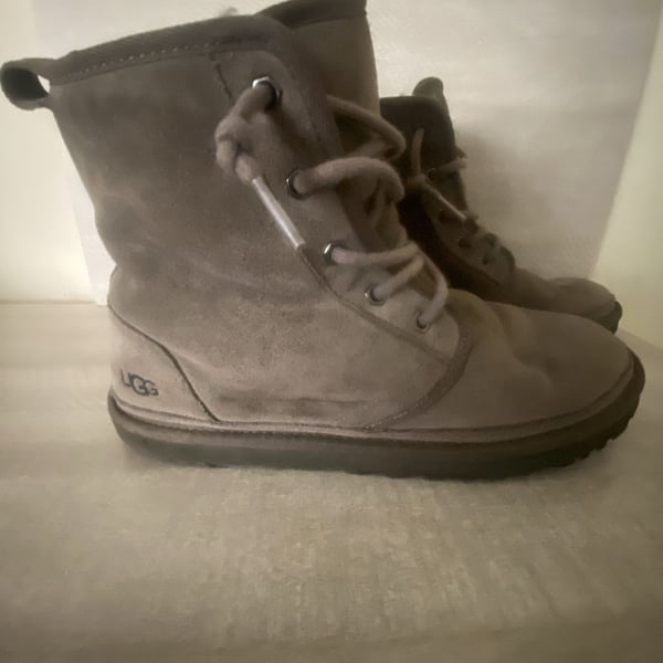 UGG Harkley Boots Size 10 Grey Suede Chukka Lace Up