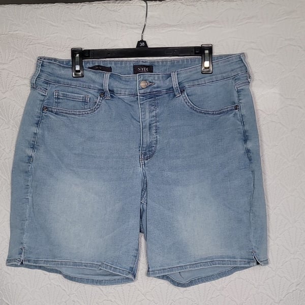NYDJ Ella Denim Shorts Size 16WP Light Wash Distressed Mid Rise