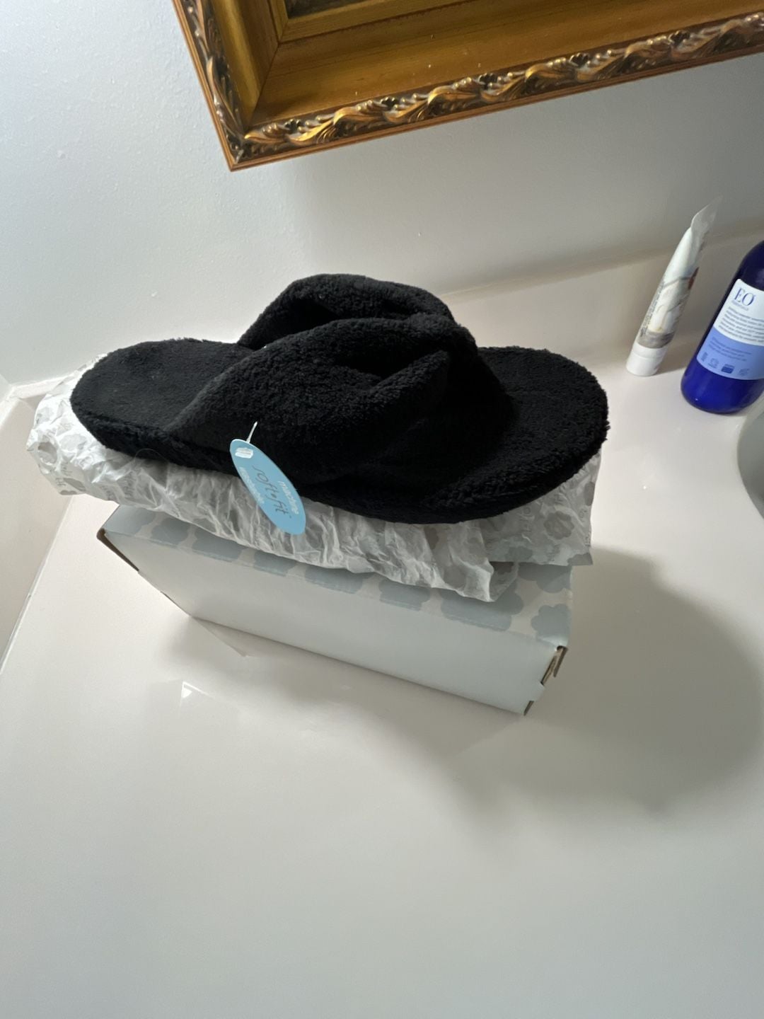 Isotoner Slippers Black Soft Fit Thong Slide 2