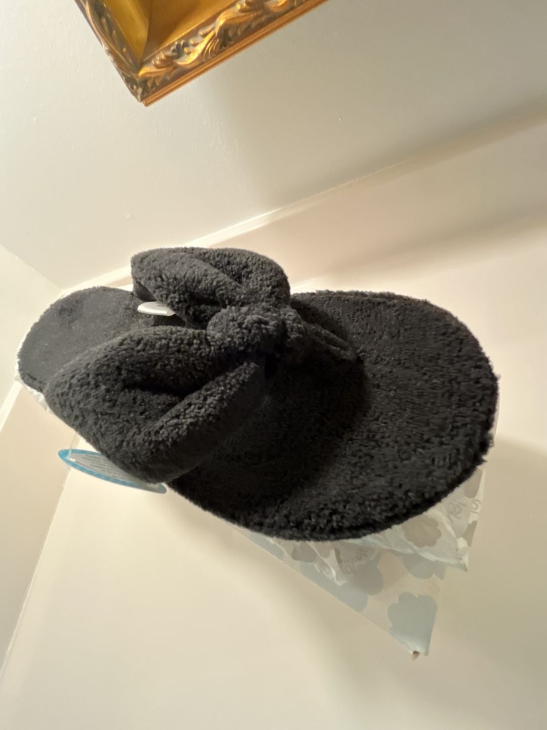 Isotoner Slippers Black Soft Fit Thong Slide 4