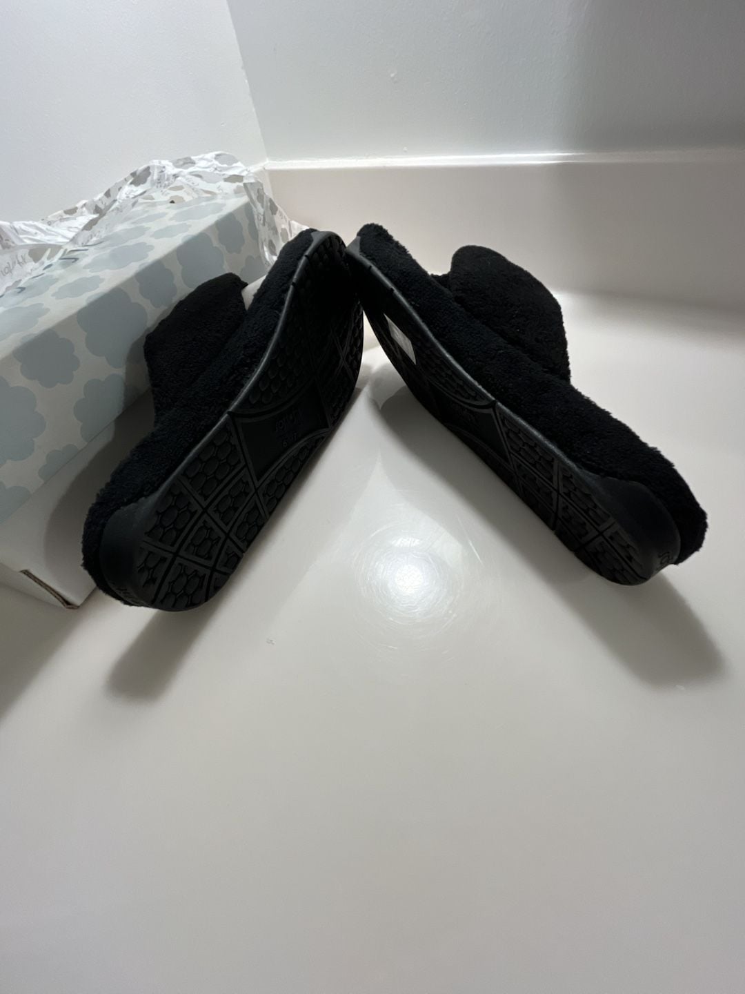 Isotoner Slippers Black Soft Fit Thong Slide 6