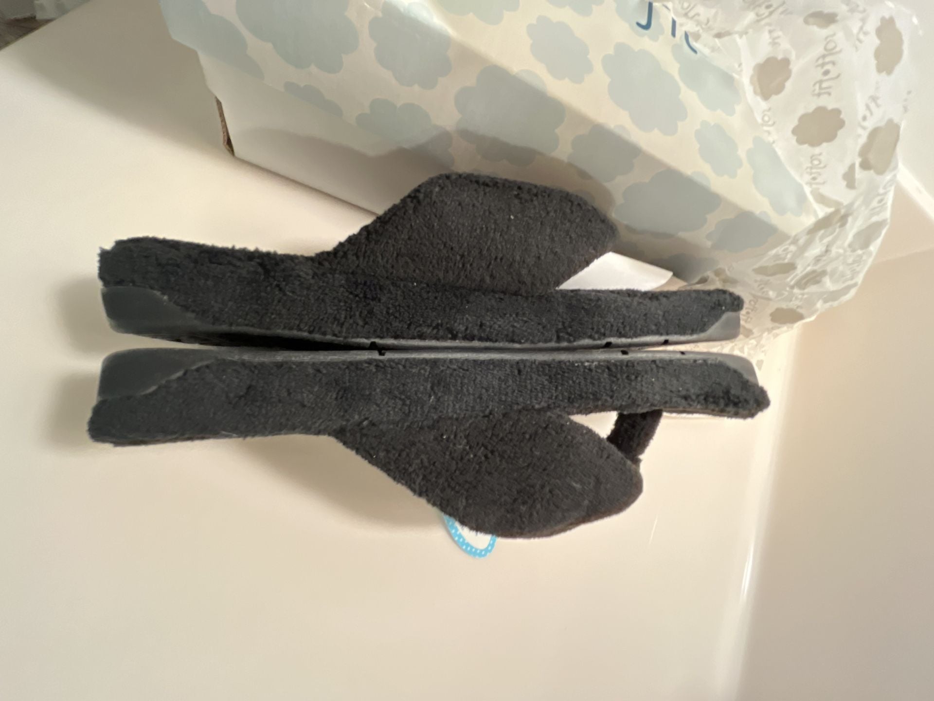 Isotoner Slippers Black Soft Fit Thong Slide 7
