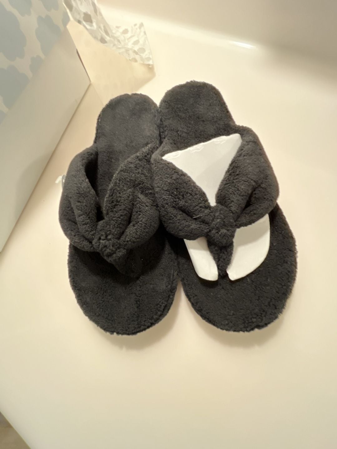 Isotoner Slippers Black Soft Fit Thong Slide 9