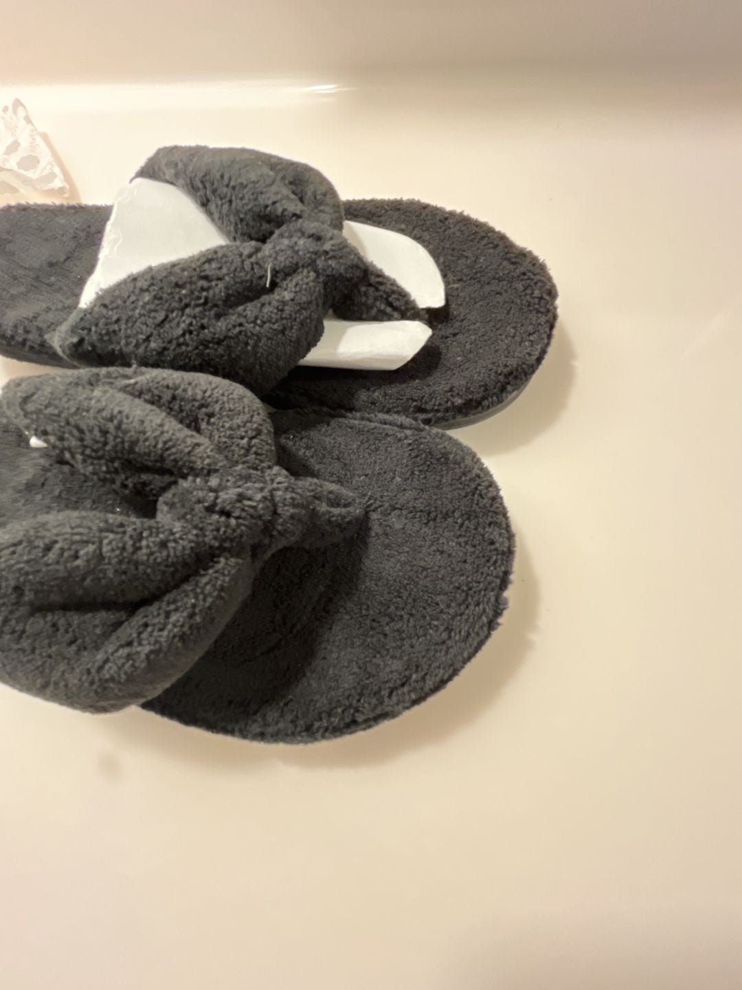 Isotoner Slippers Black Soft Fit Thong Slide 12