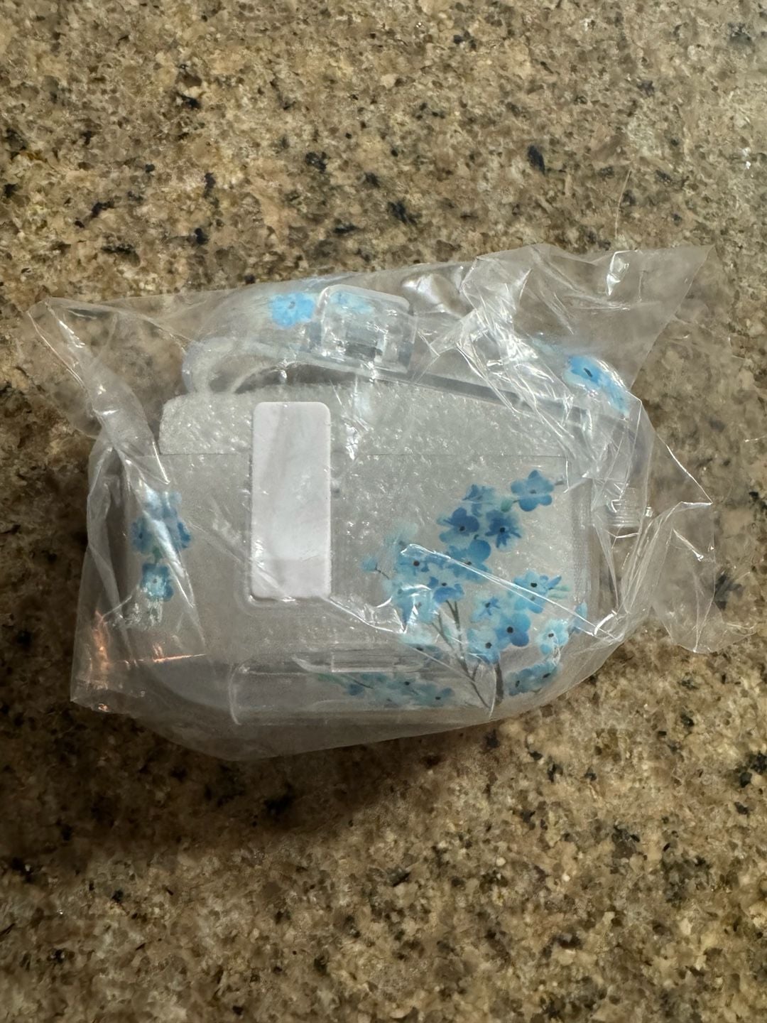 Floral AirPods Case With Cleaning Kit 1