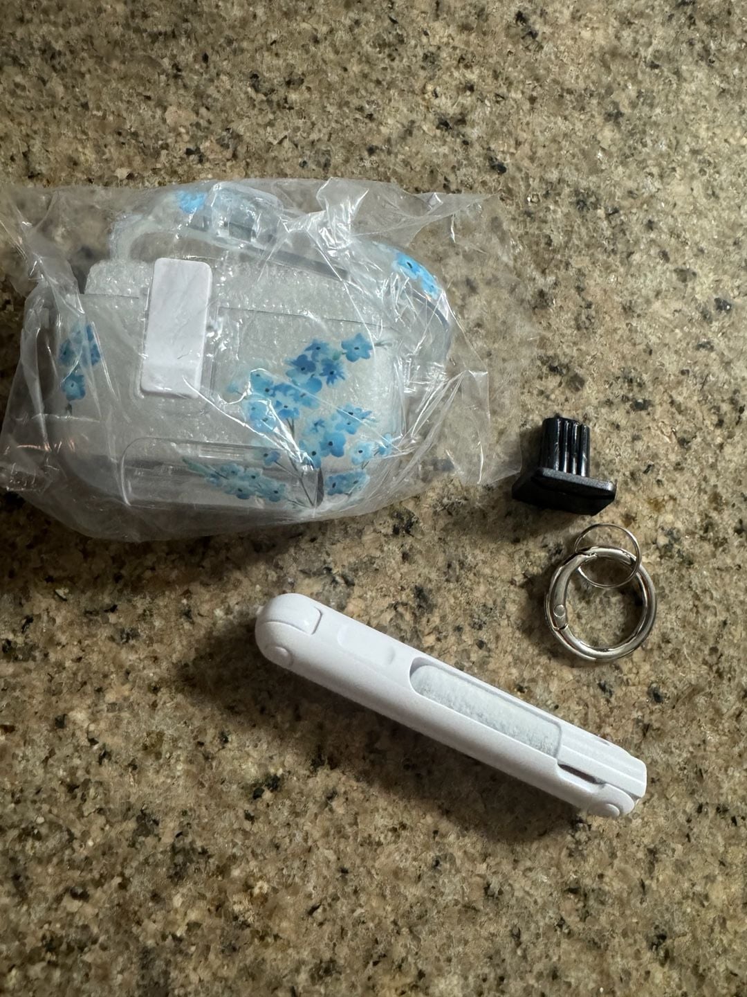 Floral AirPods Case With Cleaning Kit 2