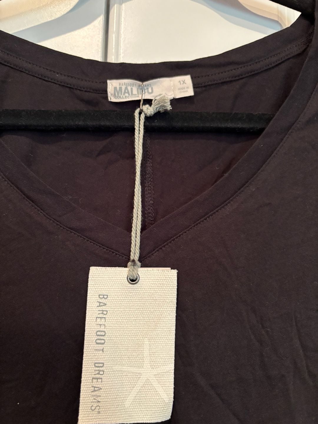Barefoot Dreams Washed Jersey V-Neck Tee Size 1X Black 3