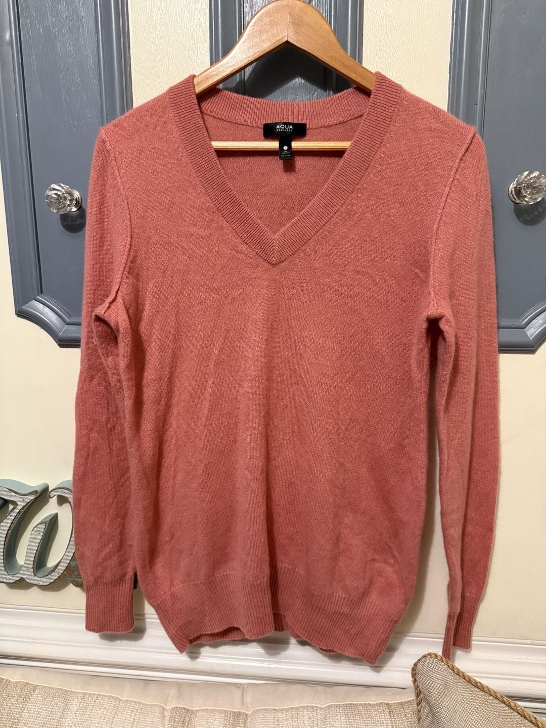 Aqua Cashmere V-Neck Sweater Size L Pink 100% Cashmere 2