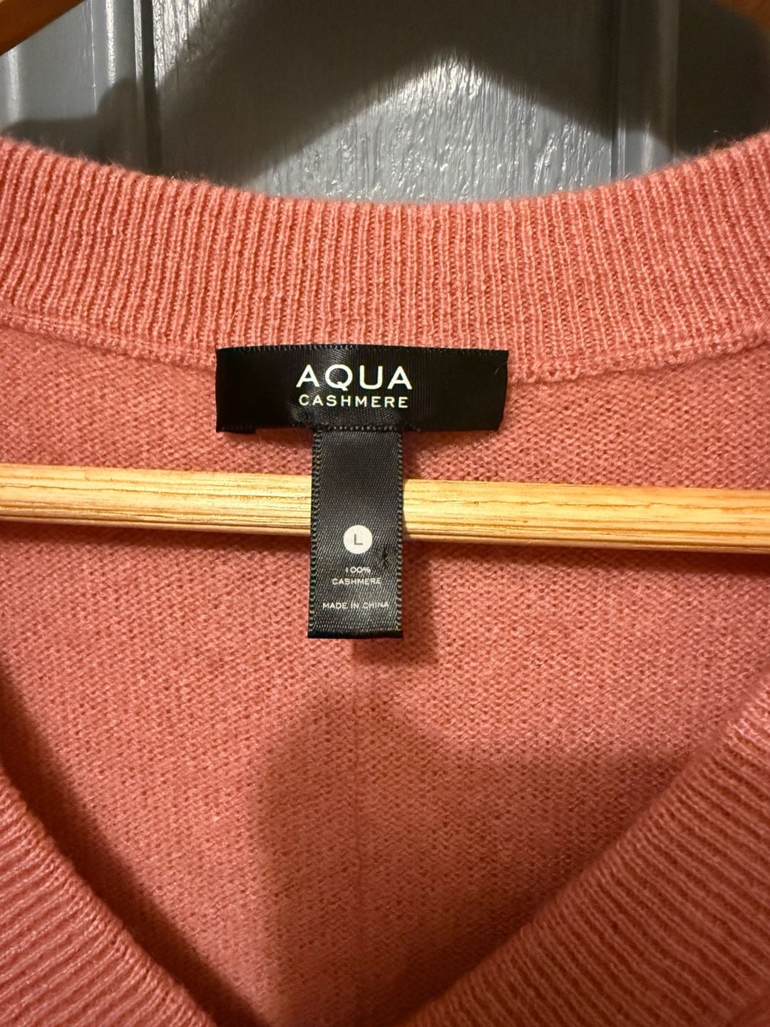Aqua Cashmere V-Neck Sweater Size L Pink 100% Cashmere 3
