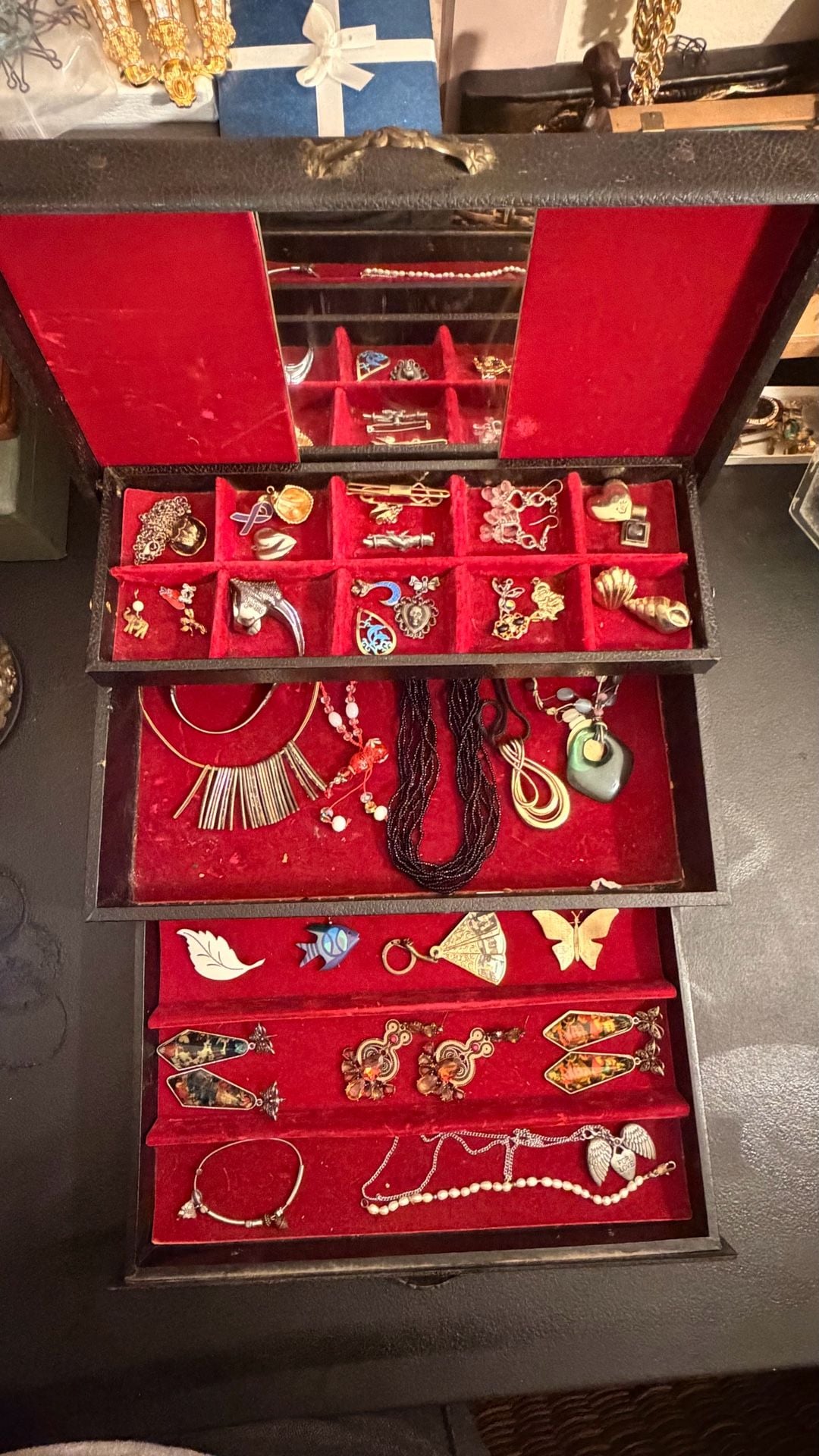Vintage Jewelry Box Filled With Jewelry 1