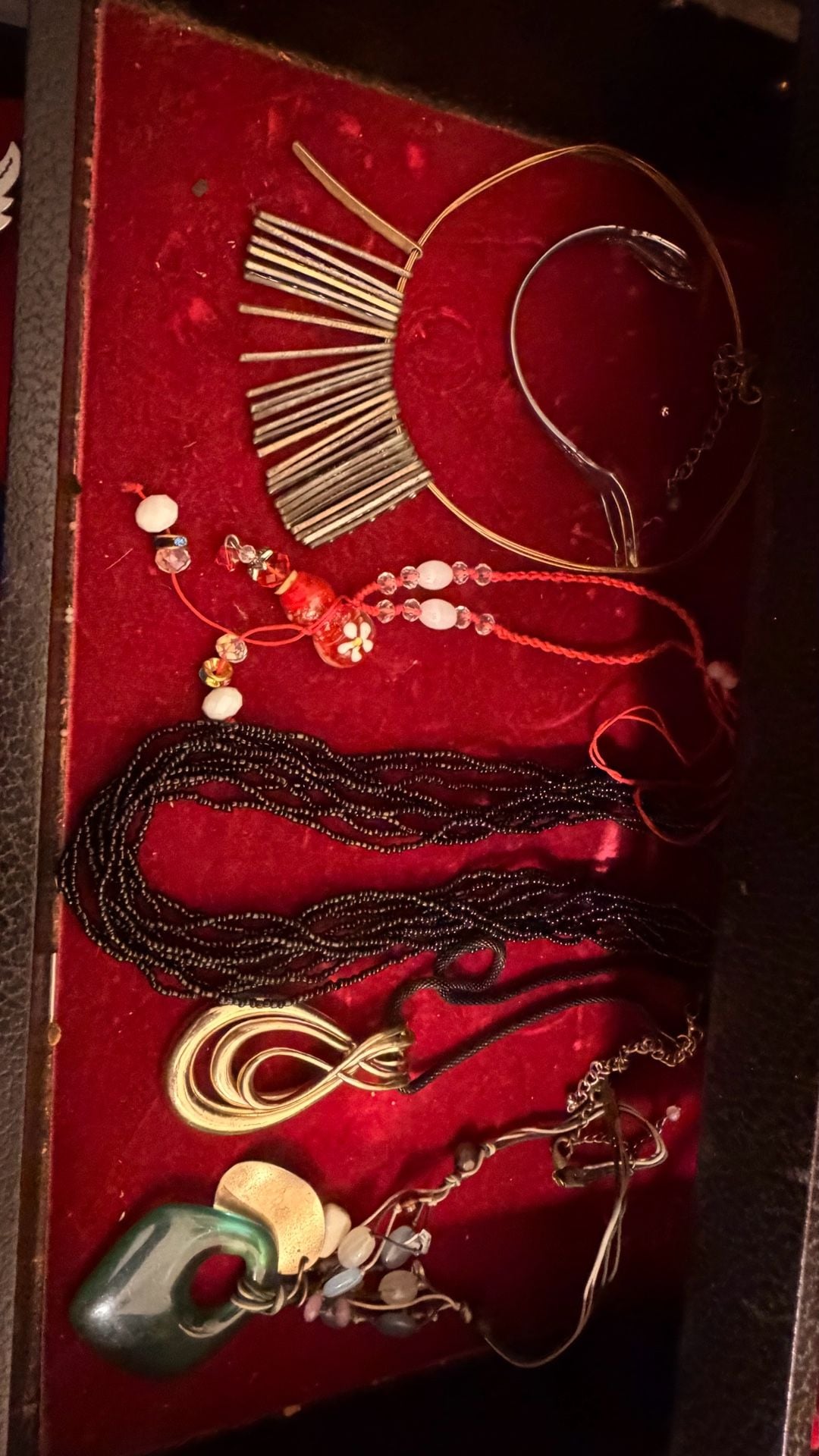 Vintage Jewelry Box Filled With Jewelry 10