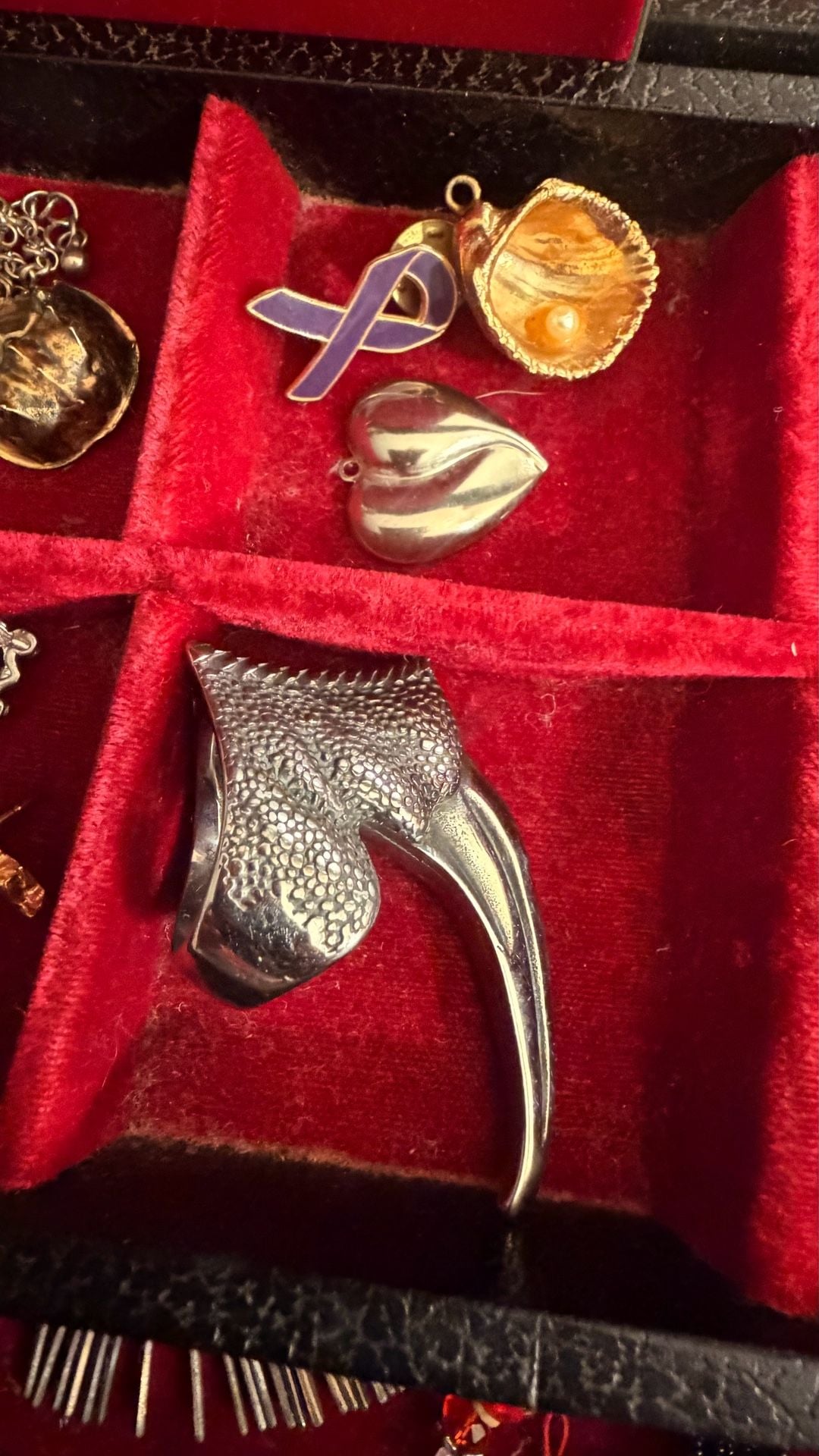 Vintage Jewelry Box Filled With Jewelry 15