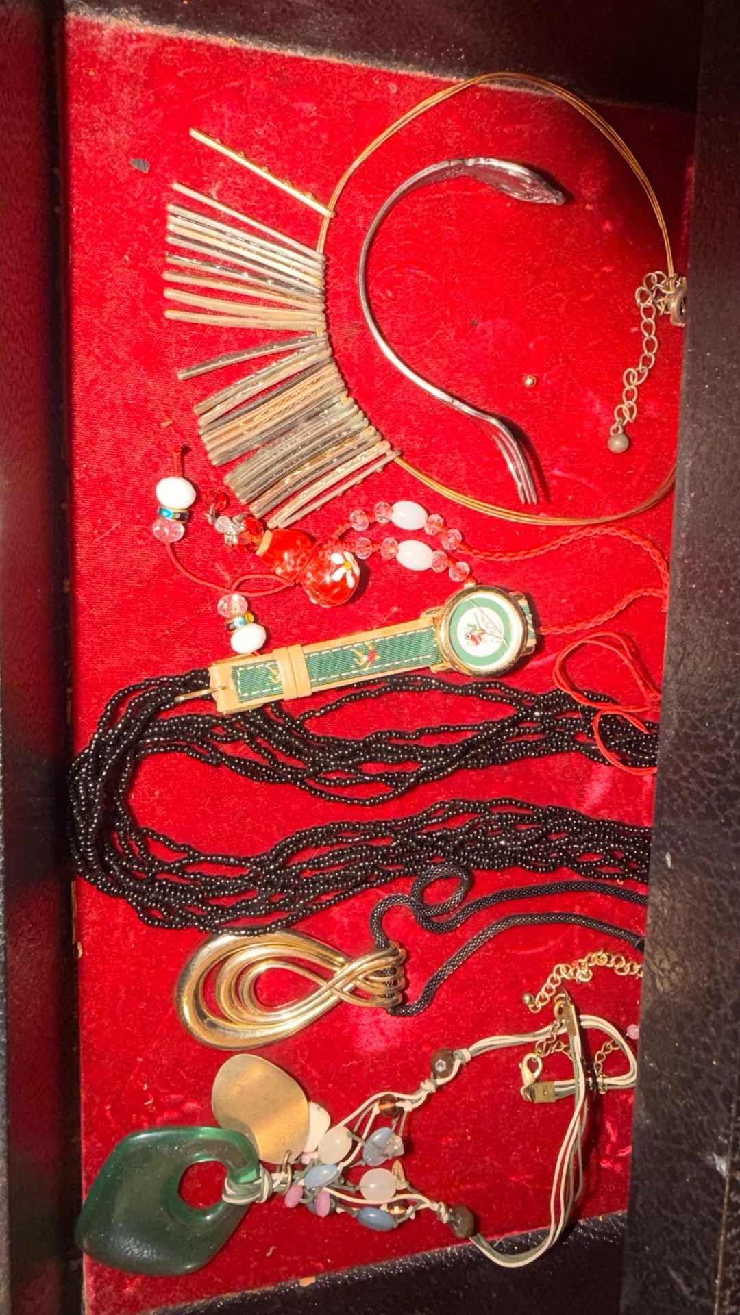 Vintage Jewelry Box Filled With Jewelry 16