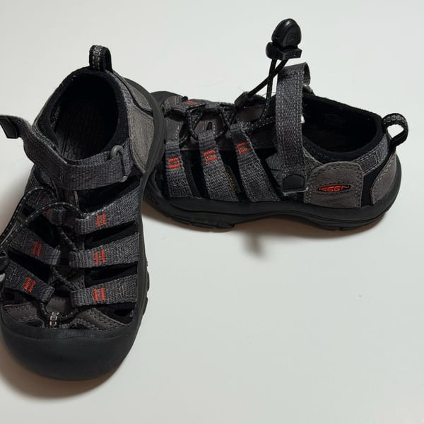 Keen Newport H2 Sandals Size 10 US Gray Black Water Shoes