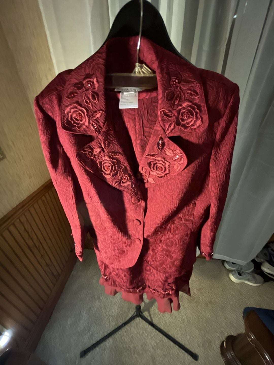Plaza South Red Rose Embroidered Textured Suit Set 1