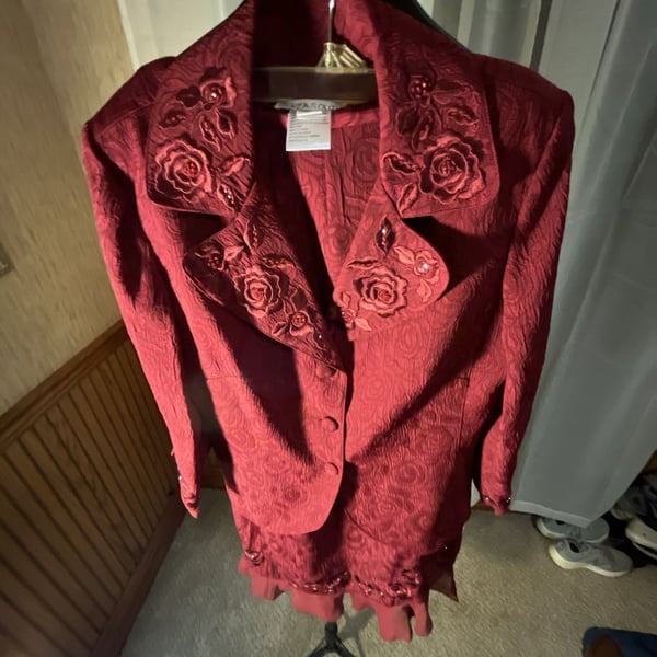 Plaza South Red Rose Embroidered Textured Suit Set