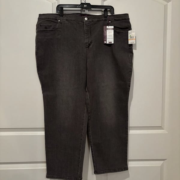 Gloria Vanderbilt Amanda Original Slimming Jean Size 22W Short Black