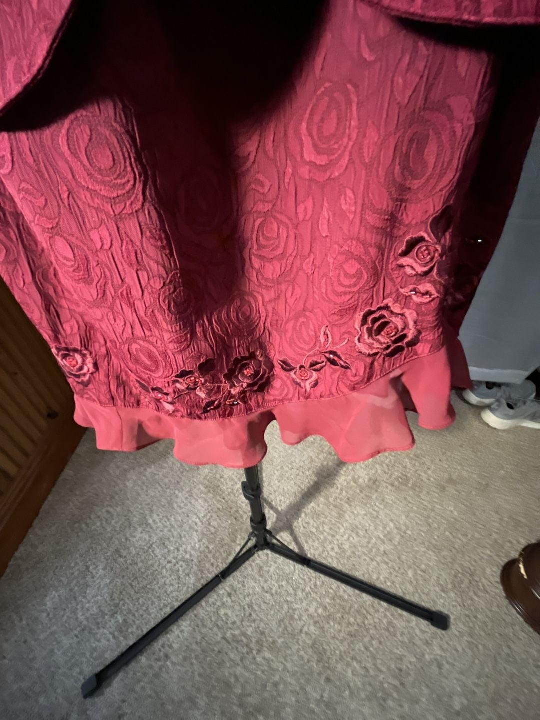Plaza South Red Rose Embroidered Textured Suit Set 4