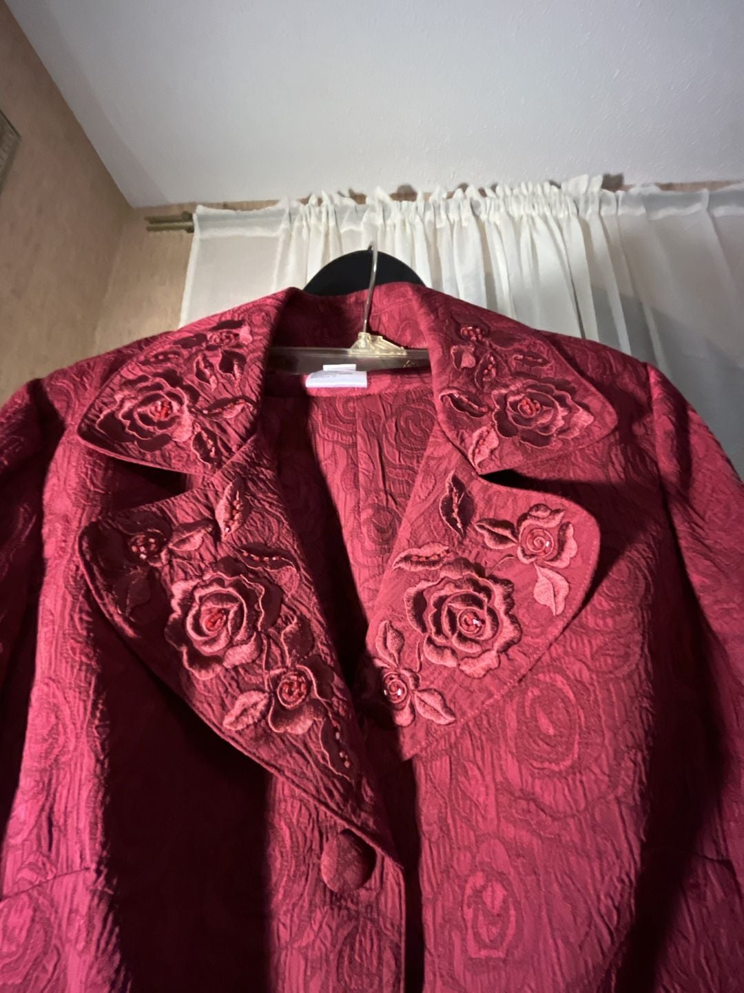 Plaza South Red Rose Embroidered Textured Suit Set 6