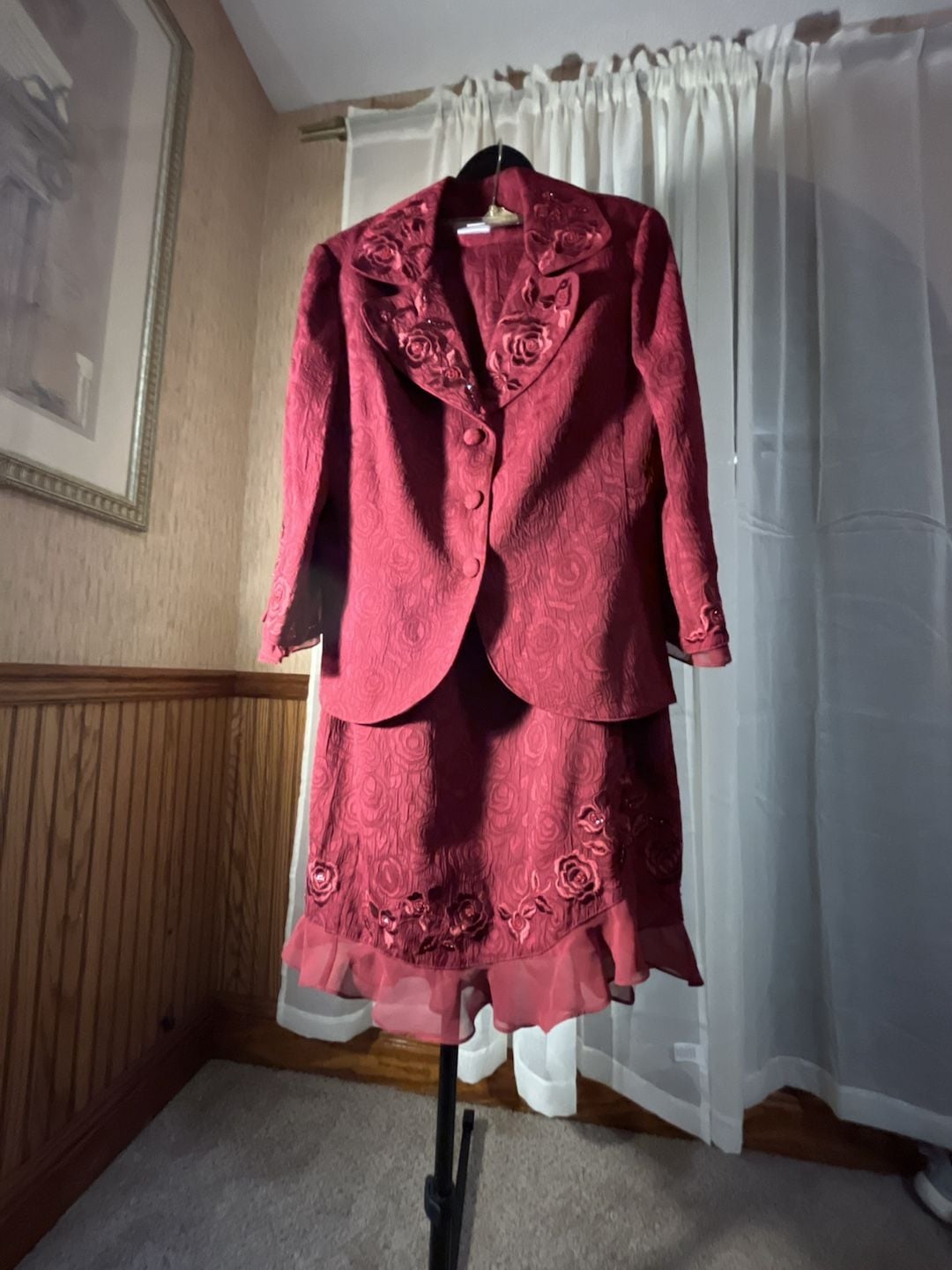 Plaza South Red Rose Embroidered Textured Suit Set 11