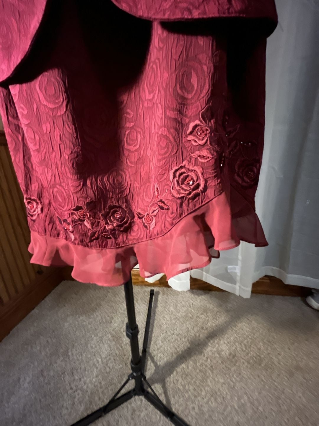 Plaza South Red Rose Embroidered Textured Suit Set 12