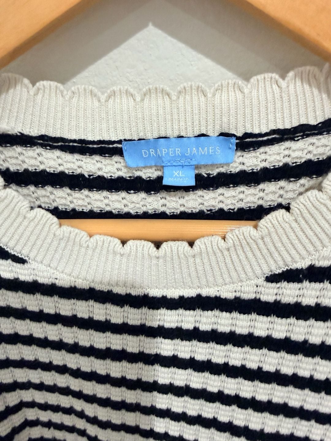 Draper James Stripe Sweater Size XL Black White Puff Sleeve 3