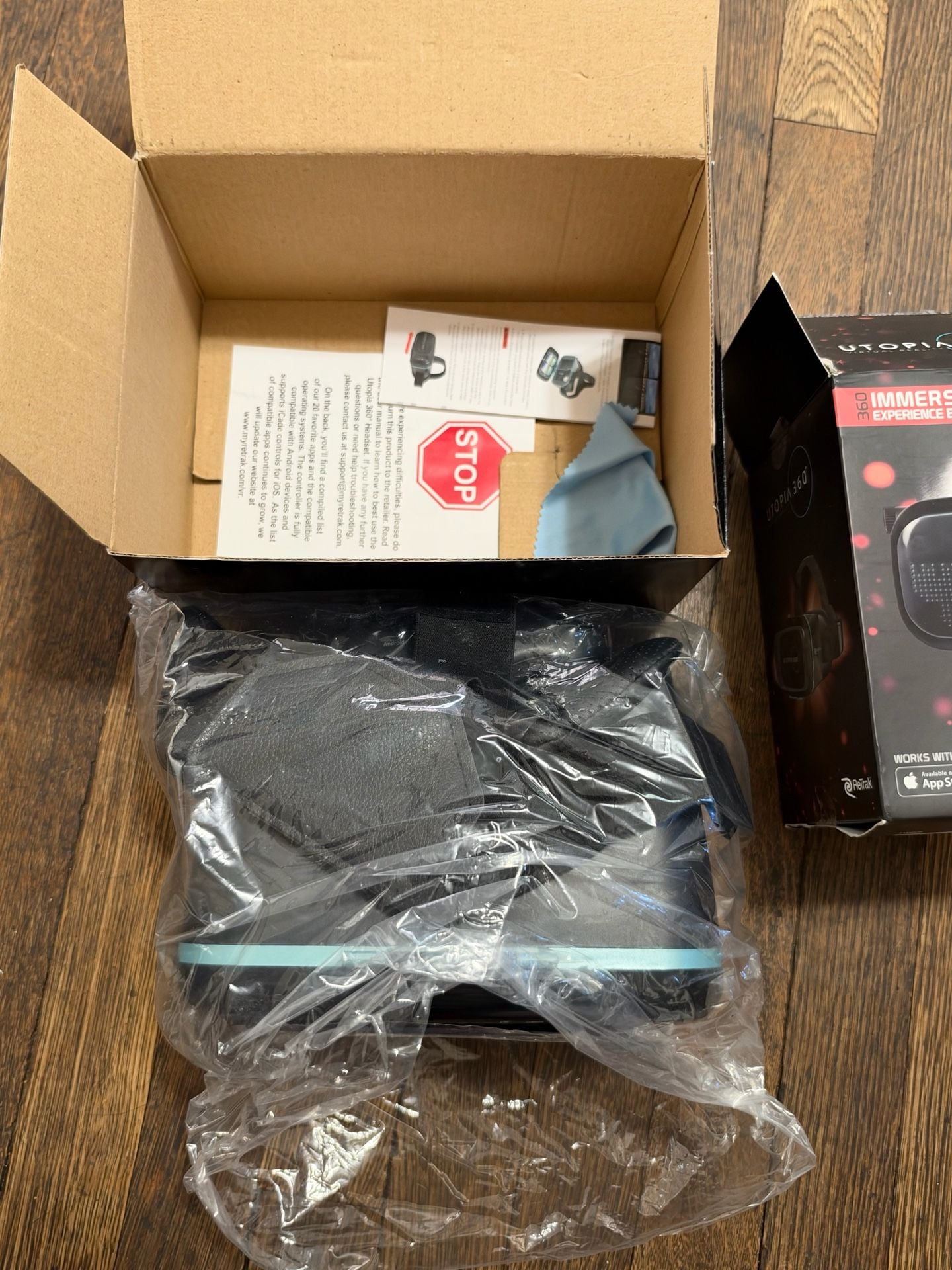 ReTrak Utopia 360 Virtual Reality 3D Headset Experience Bundle 9