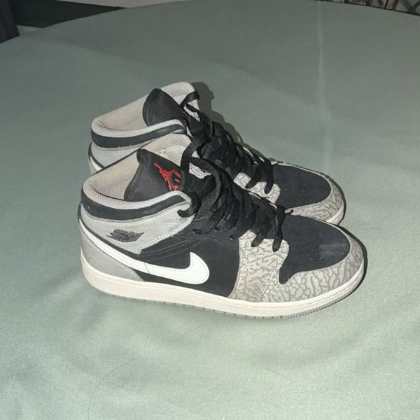 Jordan 1 Mid SE 'Elephant Toe' - Air Jordan - black/white/light smoke grey