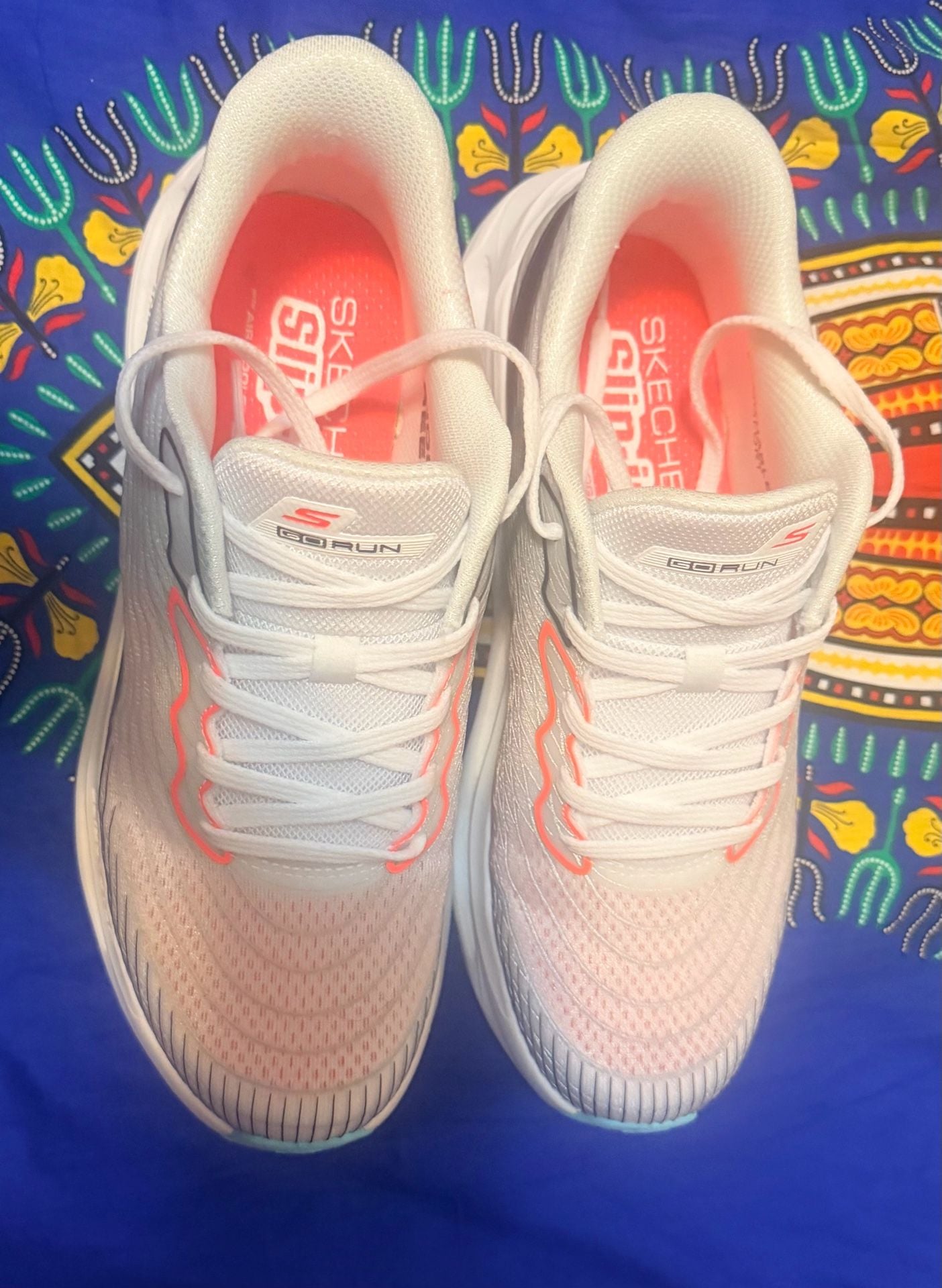 Skechers Max Cushioning Glide-Step Sapphire White Multi 5