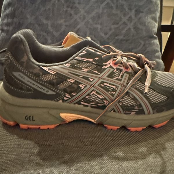 Women’s Asics Gel-Venture 6 Size 11 Trail Running Shoes