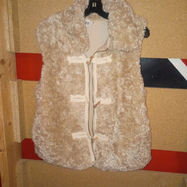 BKE Faux Fur Vest Size M Cream Sherpa Toggle Zip