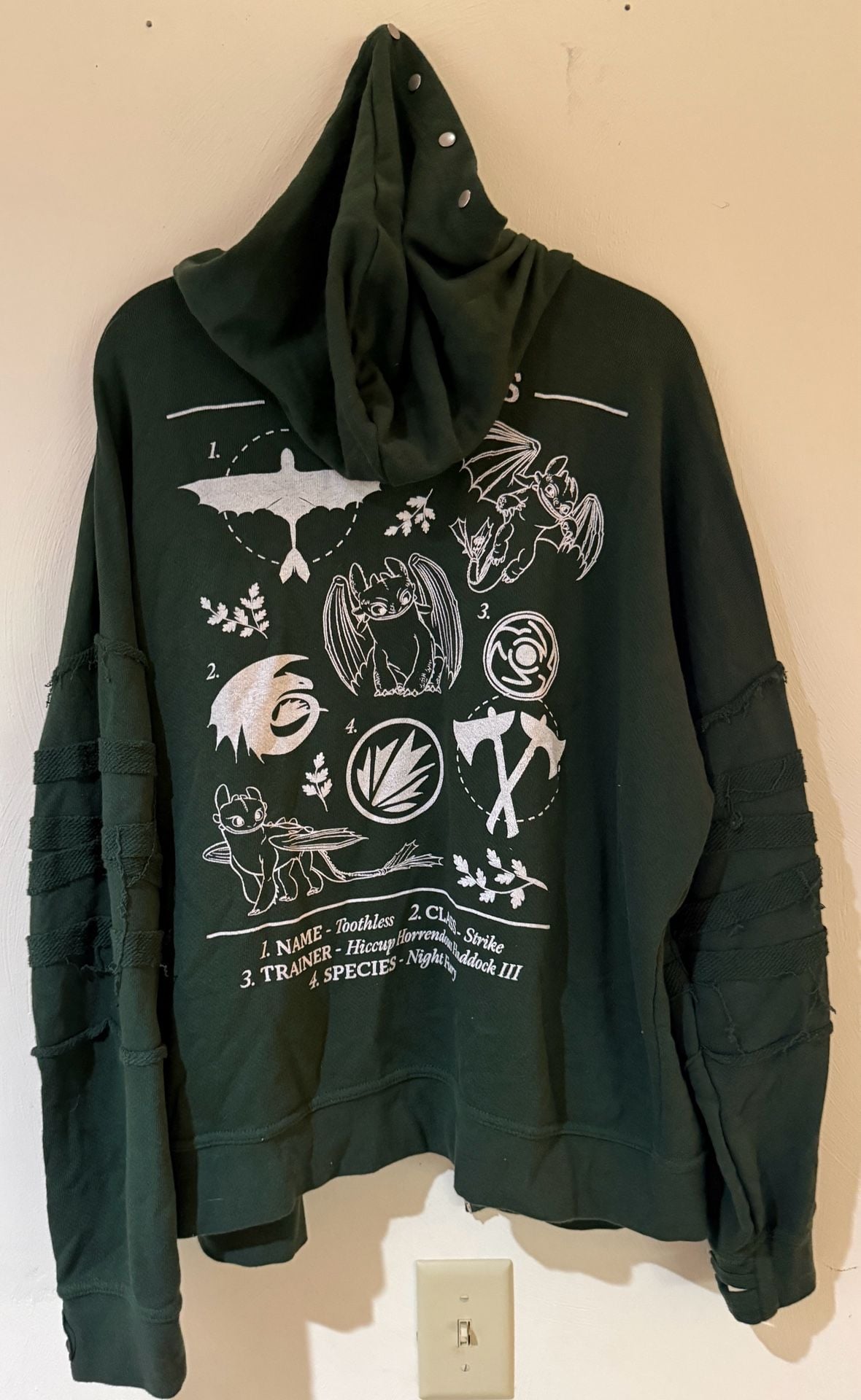 Her Universe How to Train Your Dragon Night Fury Toothless Hoodie Large Green 12