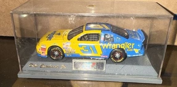 Revell 1997 Dale Earnhardt Jr. #31 Wrangler Chevrolet Monte Carlo Diecast 1