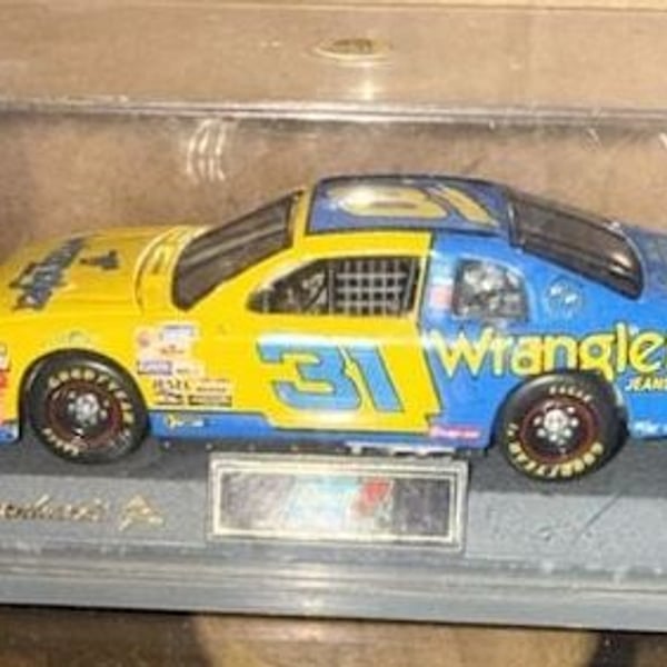 Revell 1997 Dale Earnhardt Jr. #31 Wrangler Chevrolet Monte Carlo Diecast