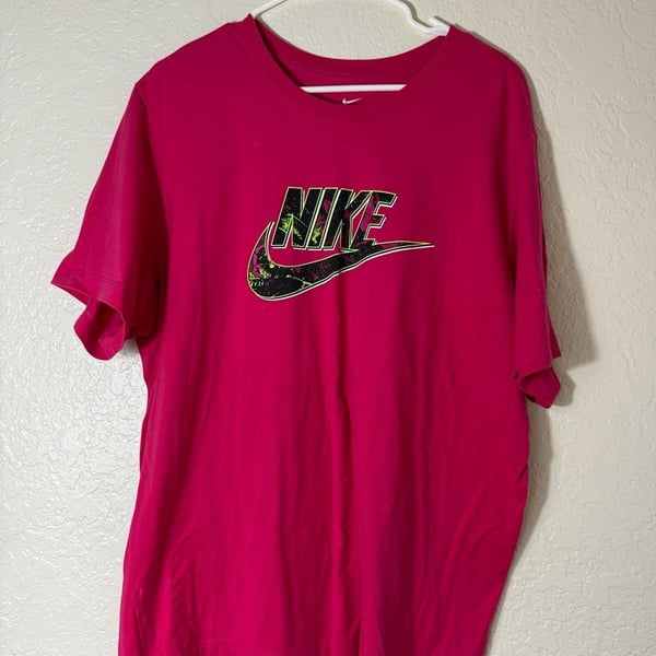 Nike The Nike Tee Size XL Pink Gel Limeade Logo T-Shirt