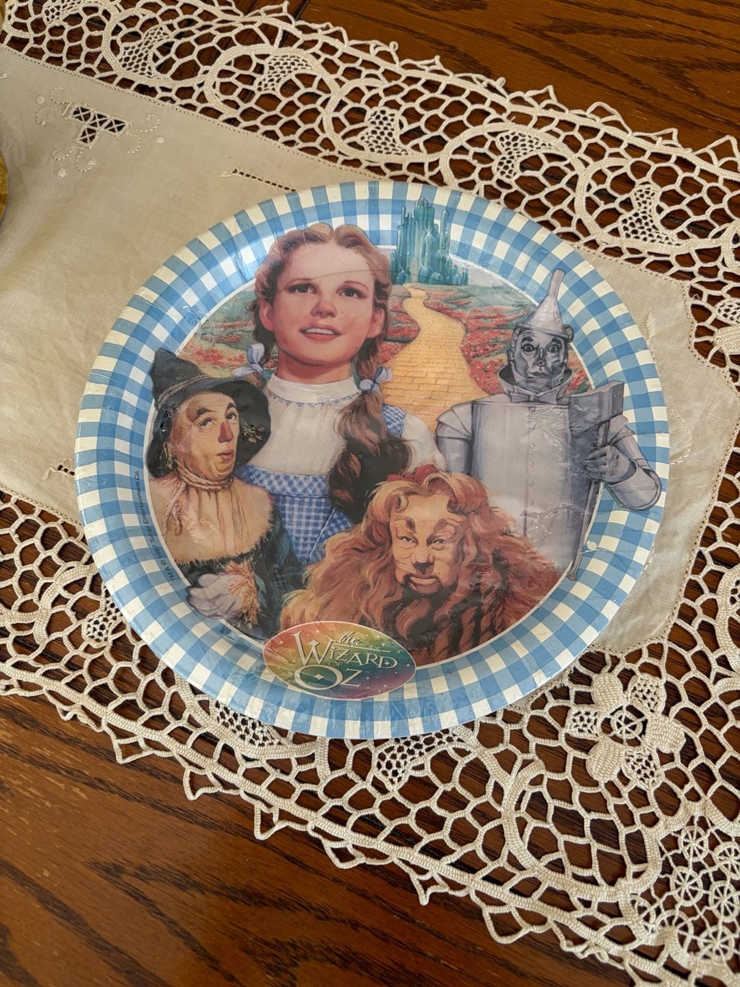 Vintage DesignWare Wizard of Oz 9" Dinner Paper Plates – Rare Party Collectible
1