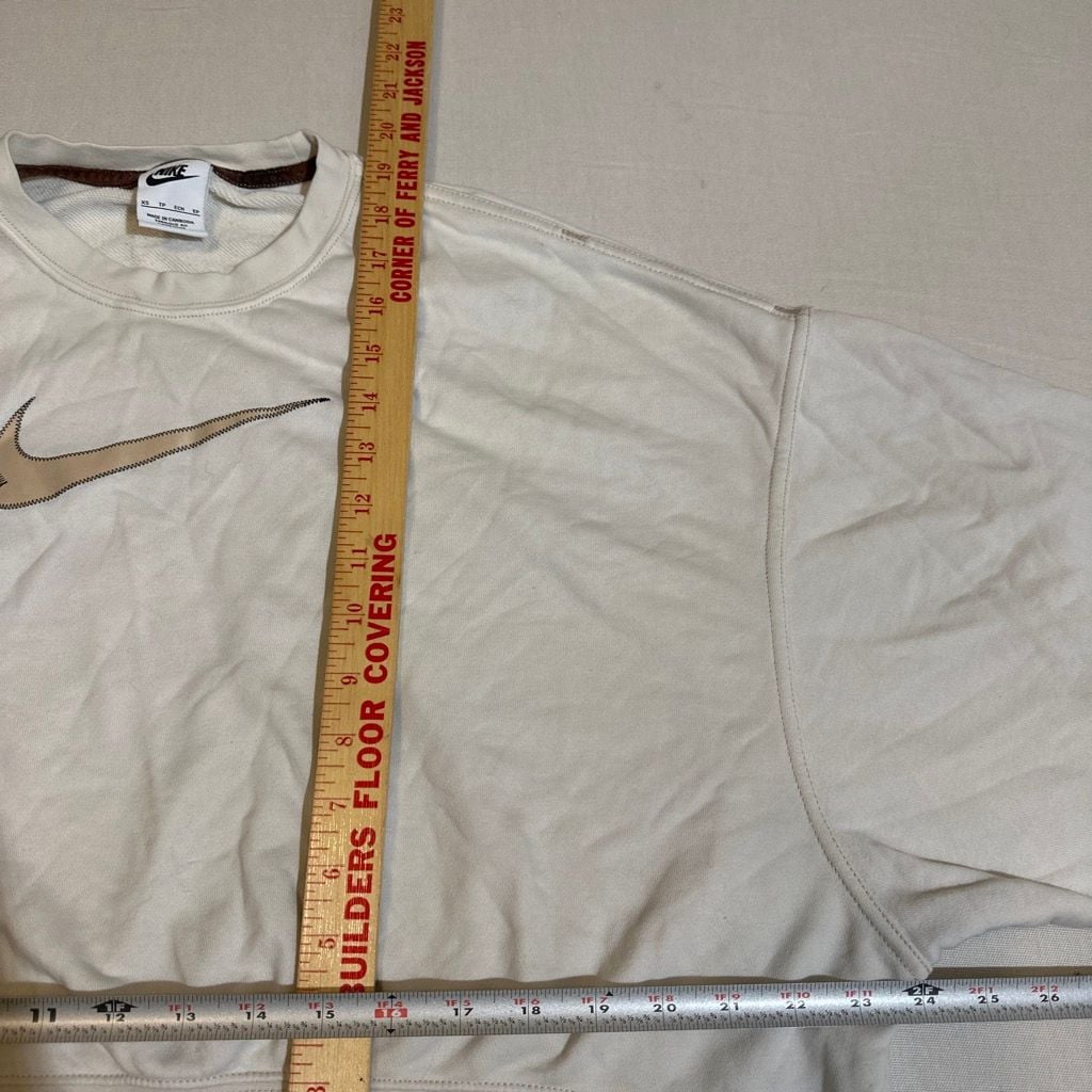 Nike Center Swoosh Cream Cropped Sweatshirt Size XS Women’s 4