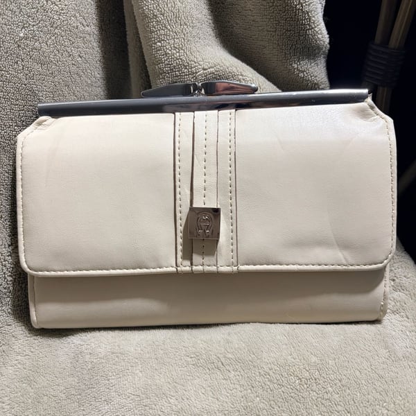 Etienne Aigner Cream Leather Kisslock Wallet