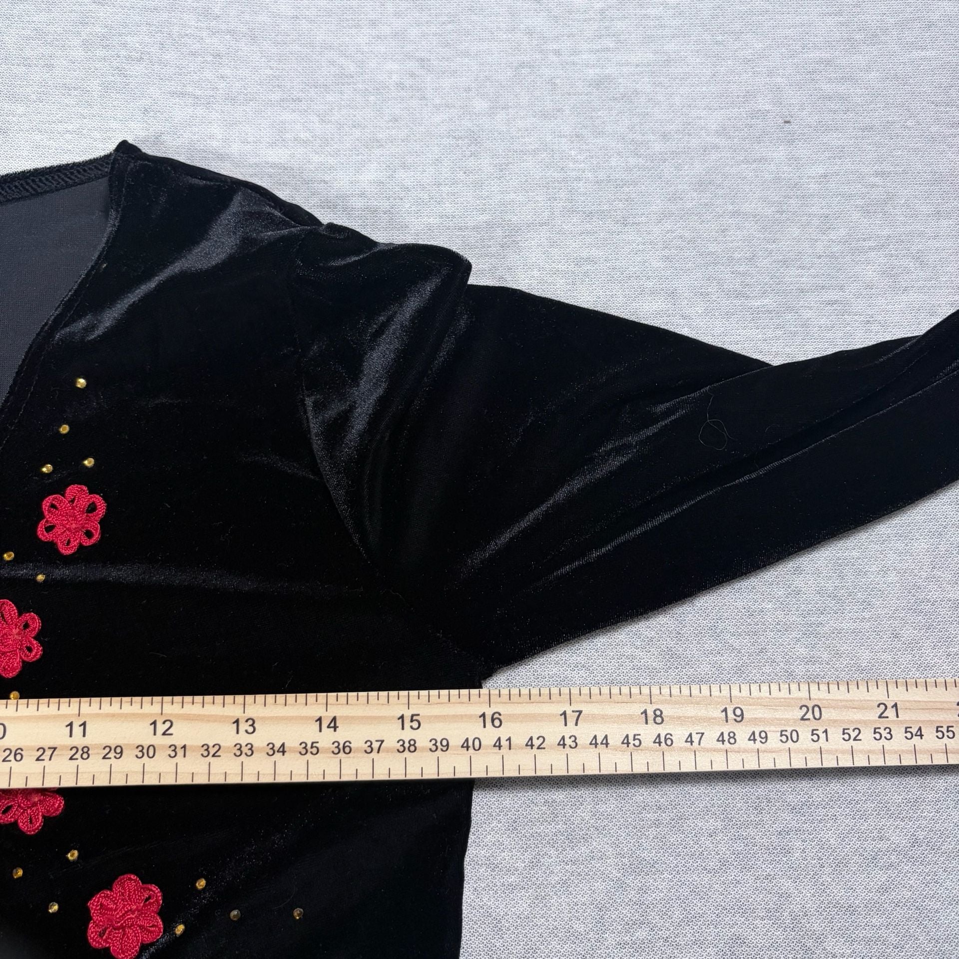 New Legends Velvet Cardigan Size 12 kids Black Floral Applique Crop Shrug 7