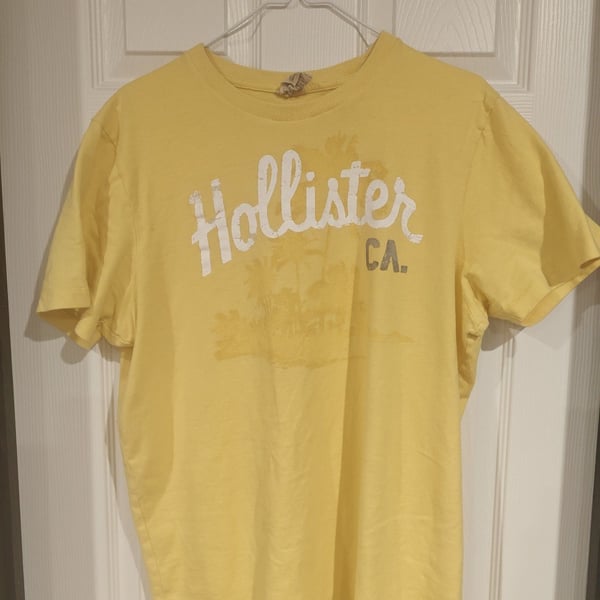 Hollister Graphic T-Shirt Size XL Yellow Cotton California CA Surf Logo