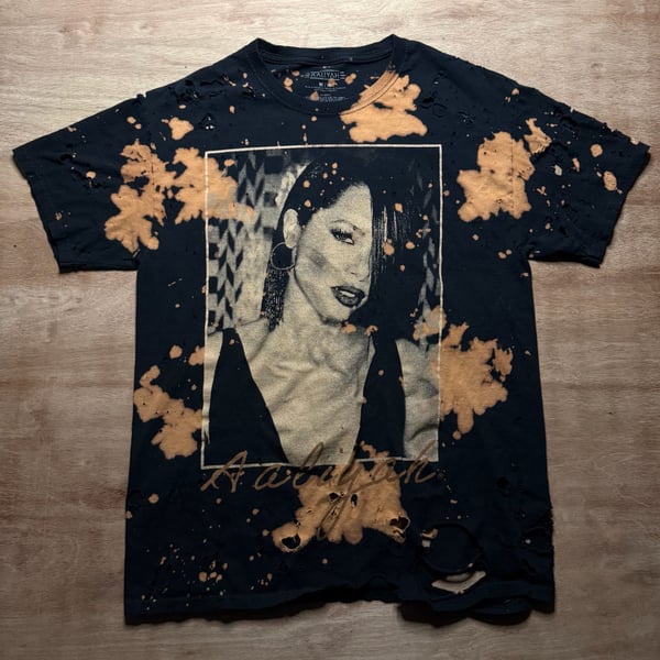 Aaliyah Trashed Bleach Splattered Distressed Graphic T Shirt Size Medium