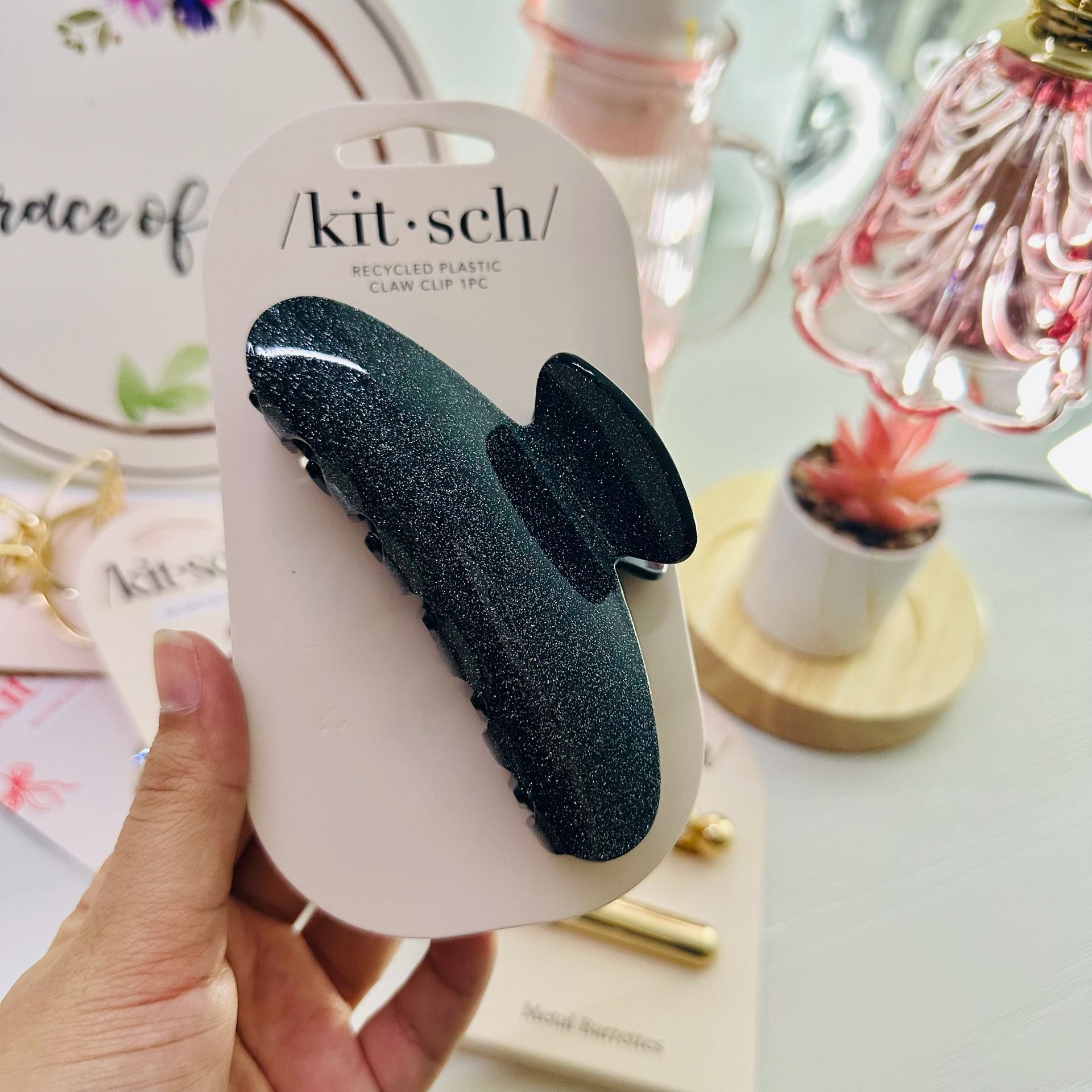 Kitsch Recycled Plastic Claw Clip Black Glitter 1