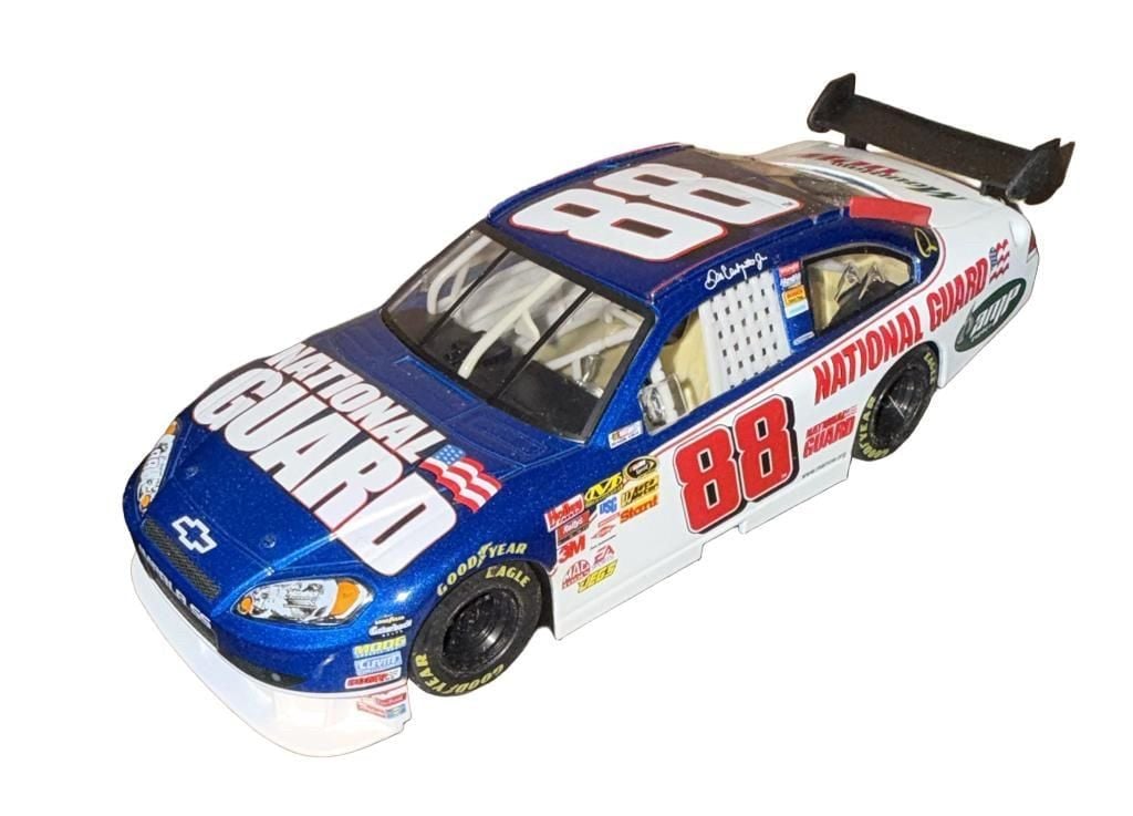 Dale Earnhardt Jr. #88 National Guard NASCAR 1:24 Diecast Car 2