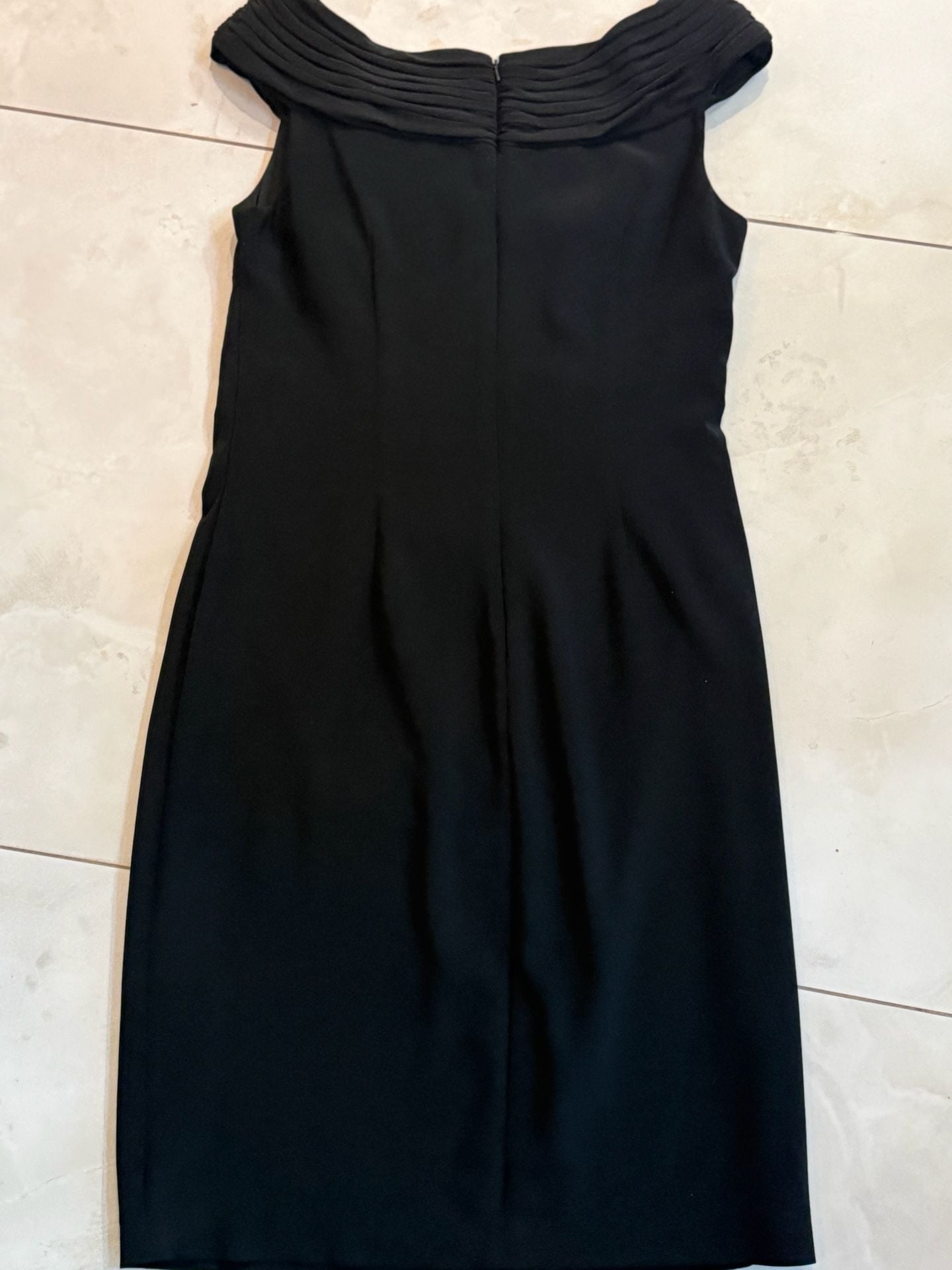 Adrianna Papell Black Off-The-Shoulder Ruched Sheath Dress with Rosette Details 10